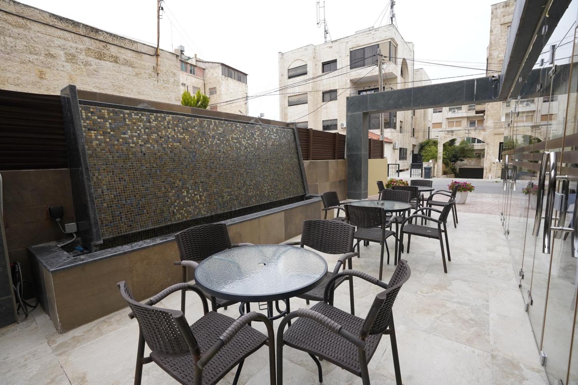 Naylover Hotel Suites Amman Eksteriør billede